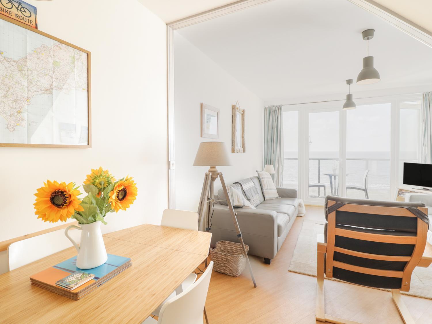 풀헬리 12 West End Point 아파트 외부 사진
